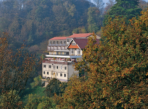 Le Chalet Hotel