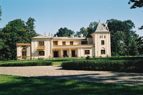 Dwor Ostoya Airport Hotel