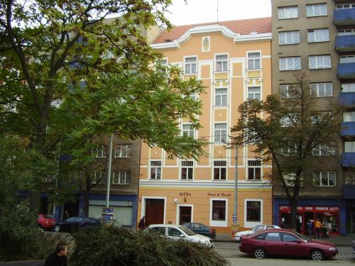 Leon Hotel