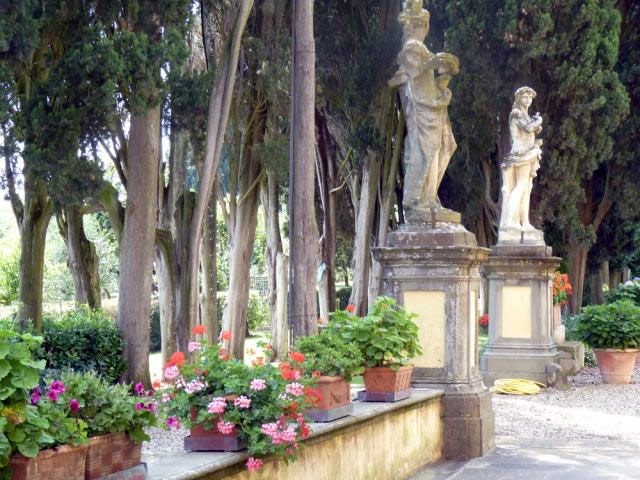 Statues, Villa Poggio Torselli