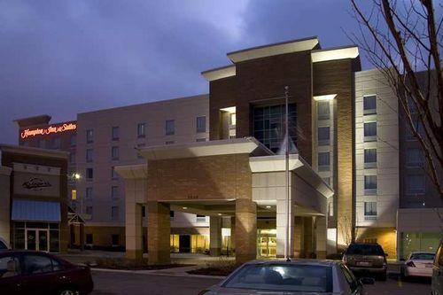 Hampton Inn & Suites St. Louis at Forest Park