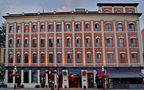 Dalton Hotel and Suites
