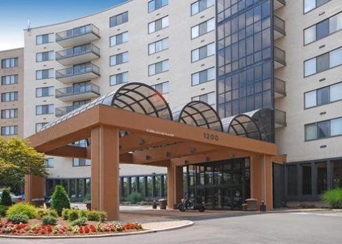Arlington Court Suites Hotel