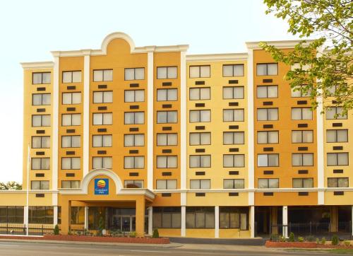 Comfort Inn & Suites near Union Station