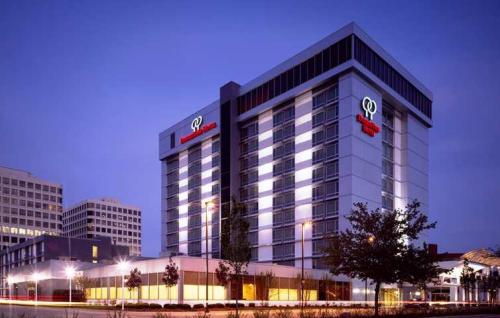 Doubletree Hotel and Conference Center Chicago North Shore