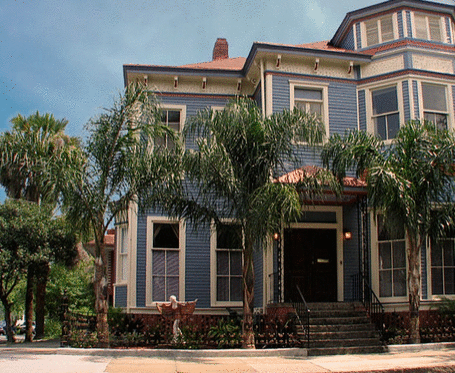 Savannah Dream Vacations - 1002 Drayton, Upper Apt.