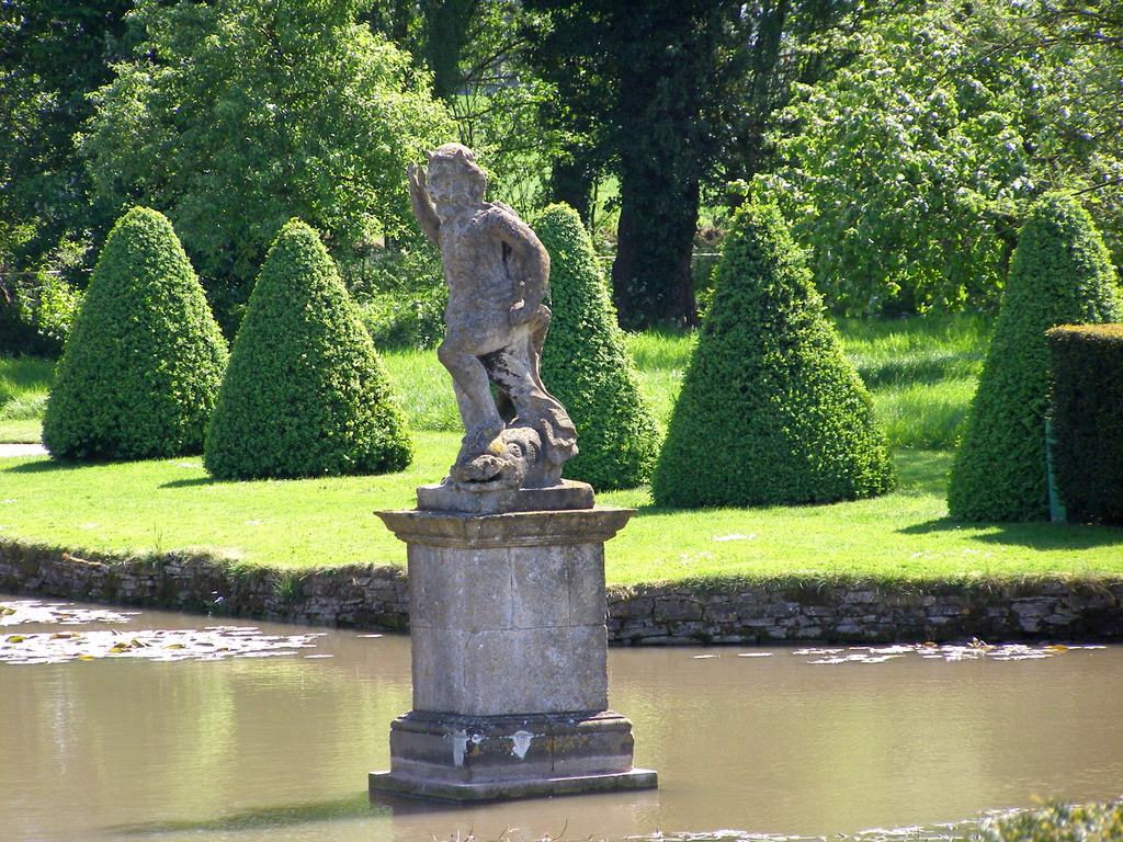 Statue, Westbury Court Garden