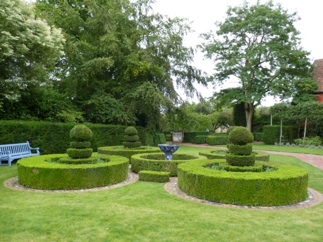 Topiary, Wyken Hall