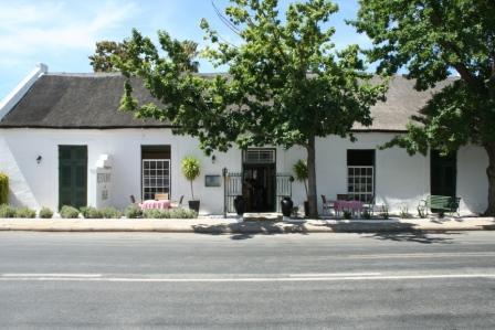 Four Oaks Guesthouse and Templeton's Restaurant