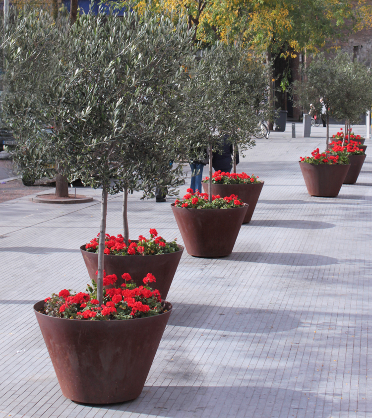 Corten steel garden and landscape planter