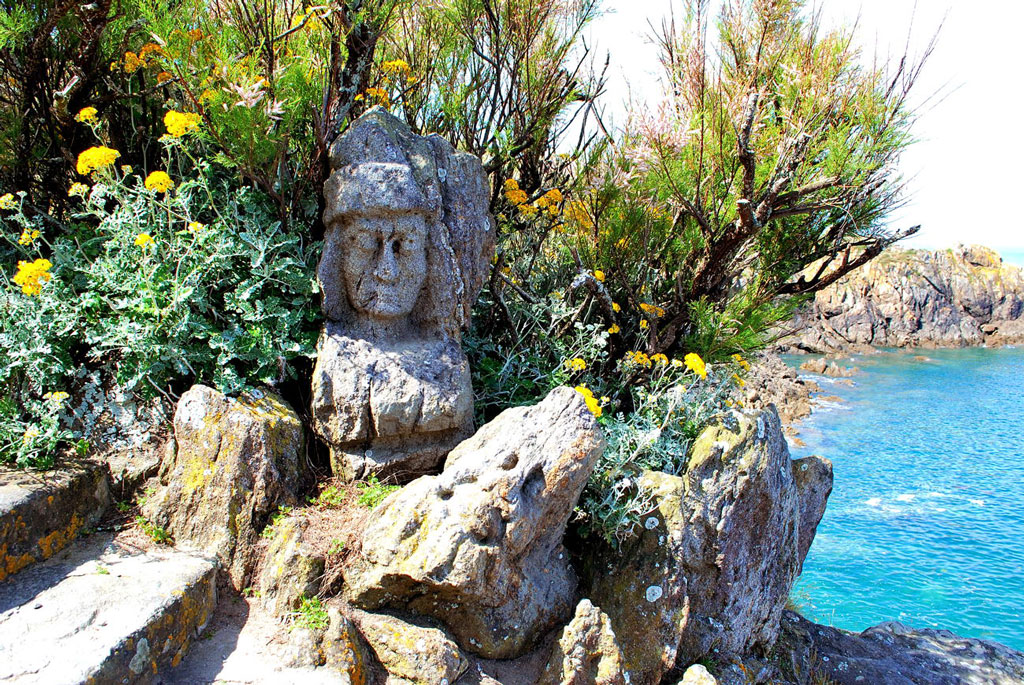 Rochers sculptés de Rothéneuf, France