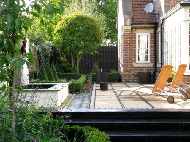Elaine Munro Garden Design