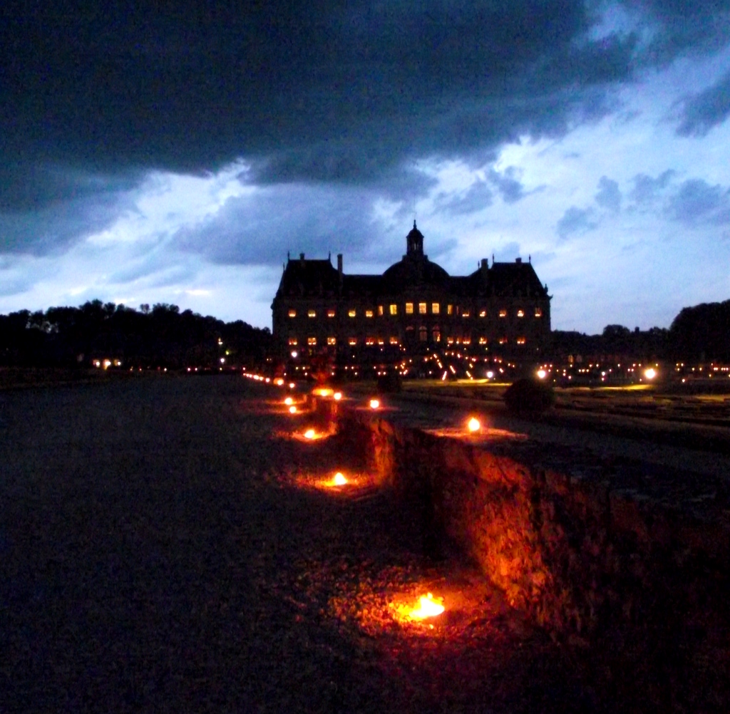 Chateau de Vaux-le-Vicomte at night