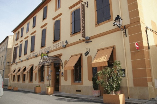 Logis Hotel Moderne Et Pigeon