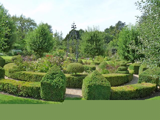Topiary, West Green