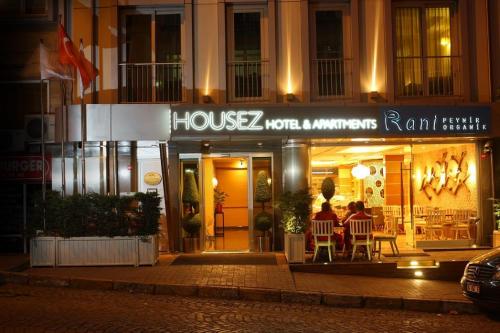 Housez Suites & Apartments