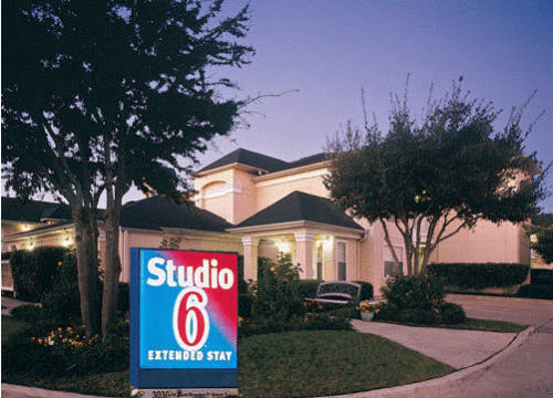 Studio 6 Houston - Spring