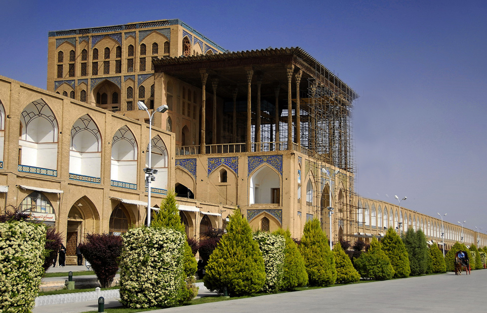 Ali Qapu and Meydan YoungRobV