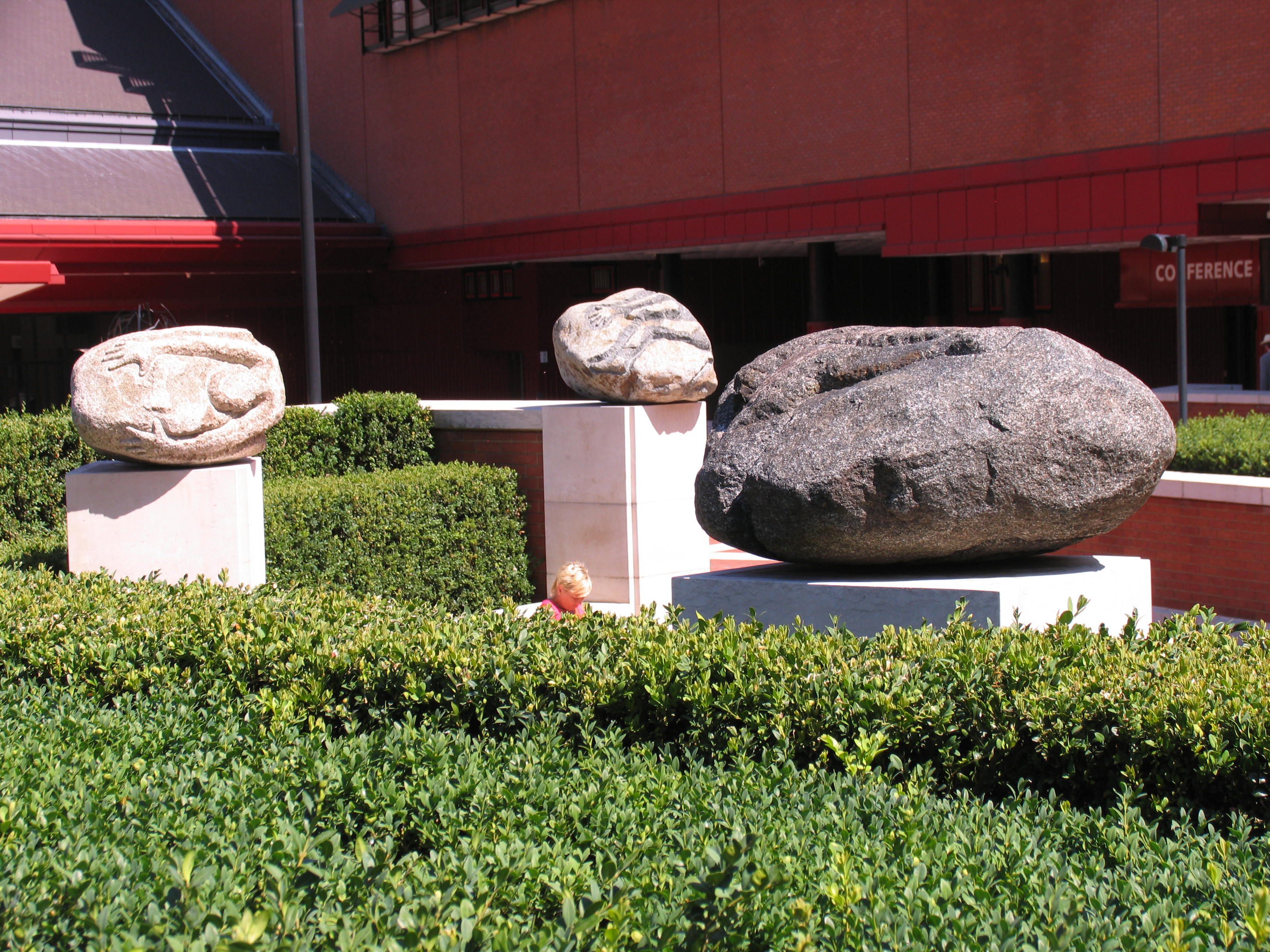 British Library Piazza
                              Gardenvisit.com