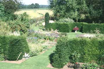 Burfordhousegardens1