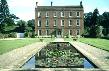 Burfordhousegardens2
