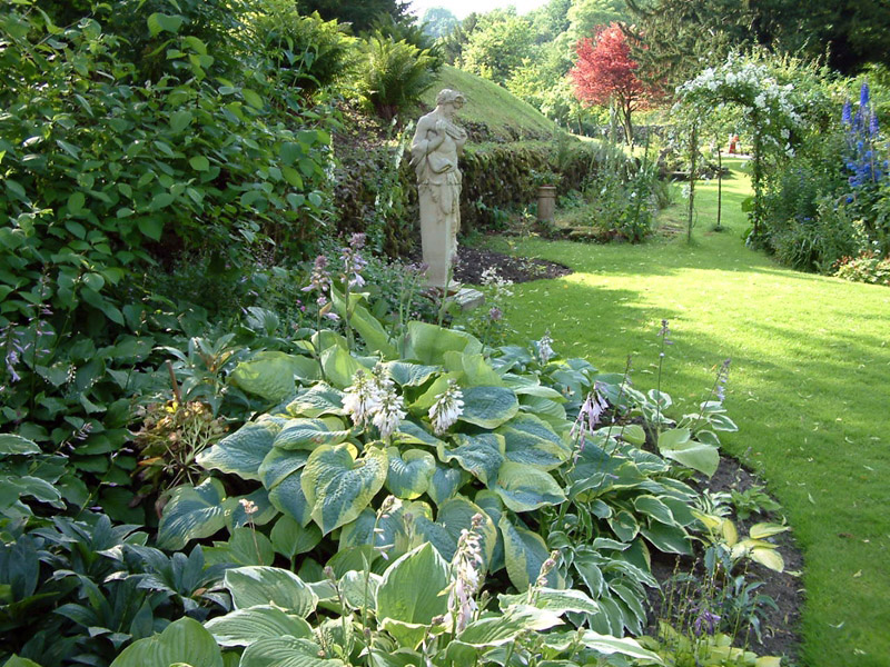 Statue, Cascades Gardens