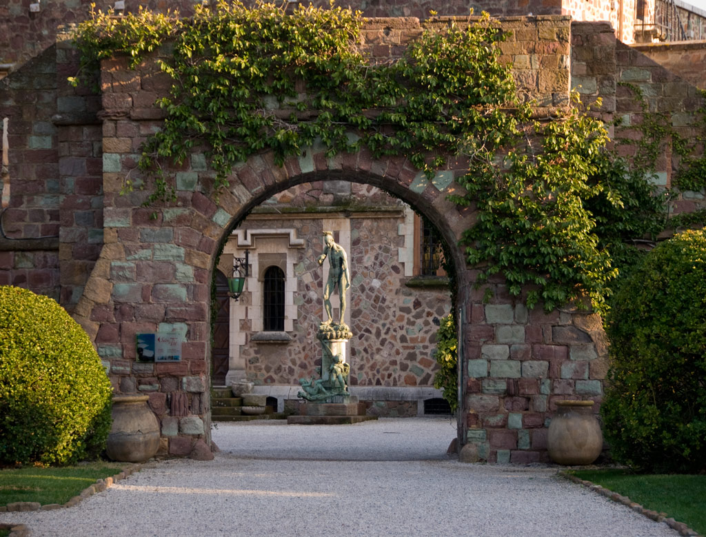 Arch, Chateau de la Napoule