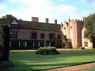 Cheniesmanorinnercourt