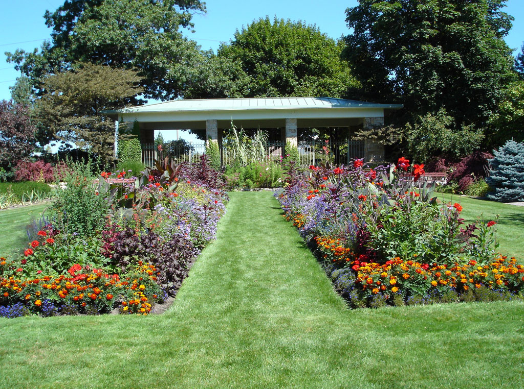 Cooley Gardens, Michigan