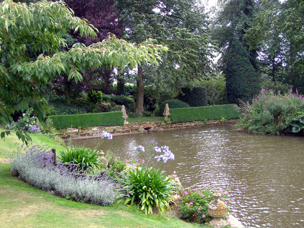 Pond, Coton Manor Garden