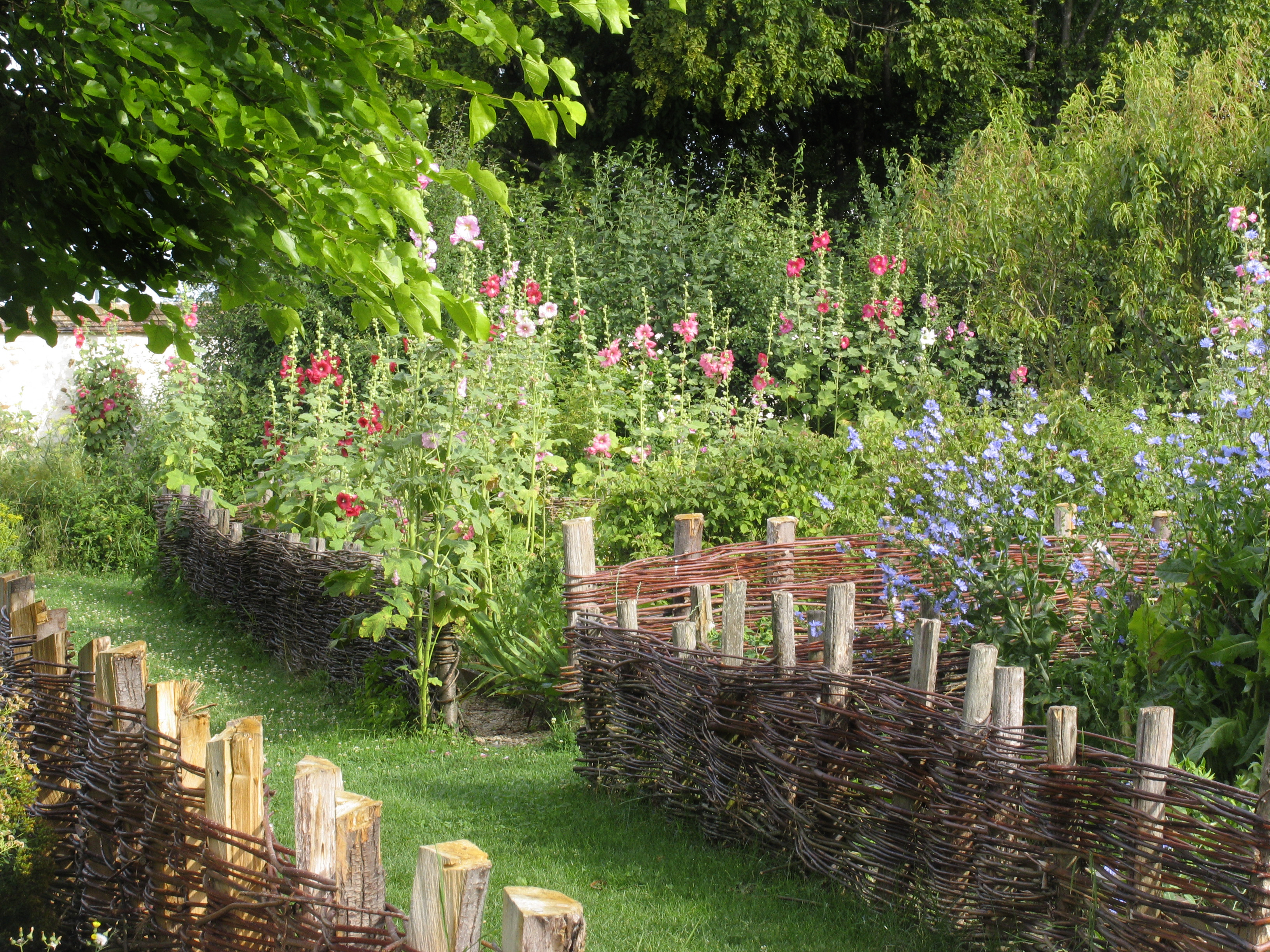 Coulommiers Medieval Garden Gardenvisit.com