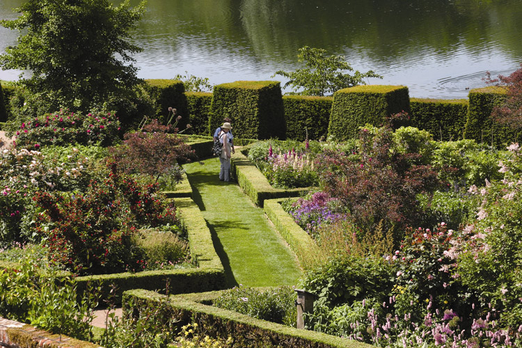Leeds Castle and Culpeper Garden, Kent
