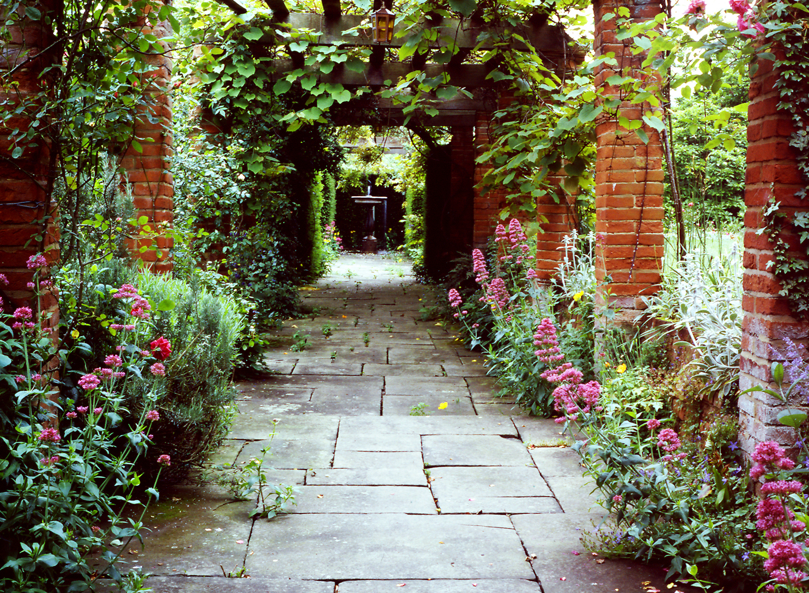 Deanery Garden Gardenvisit.com