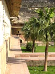 Deeg palace garden1
