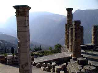 Delphi temple apollo
