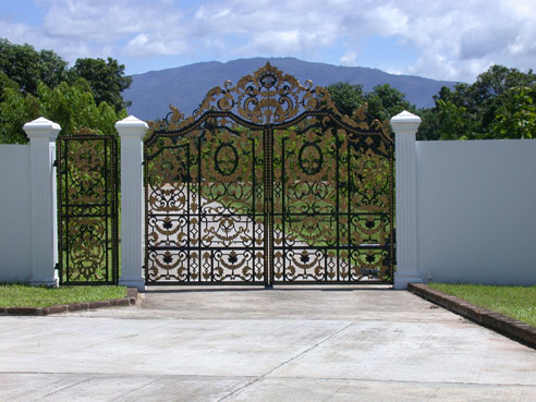 Gate, Dokmai Garden