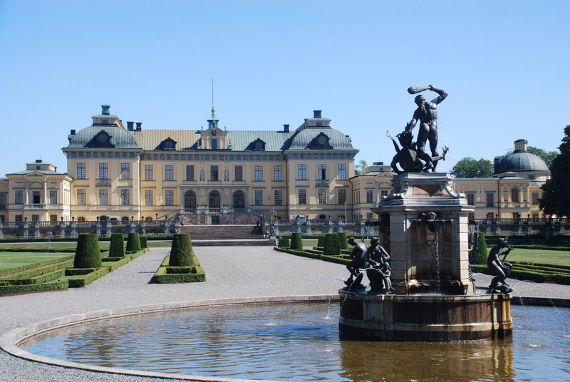 [Image: drottningholm_palace_sweden_600x.jpg]