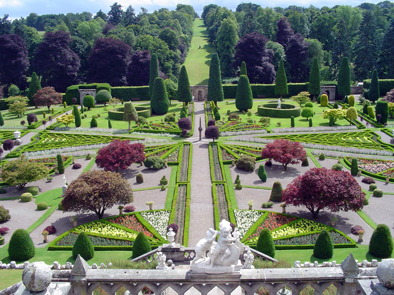 drummond castle scotland