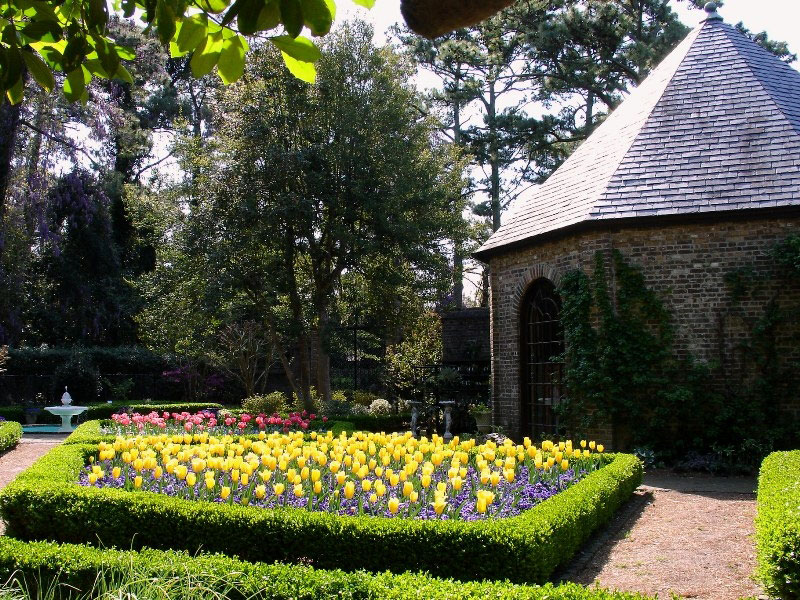 Elizabethan Gardens