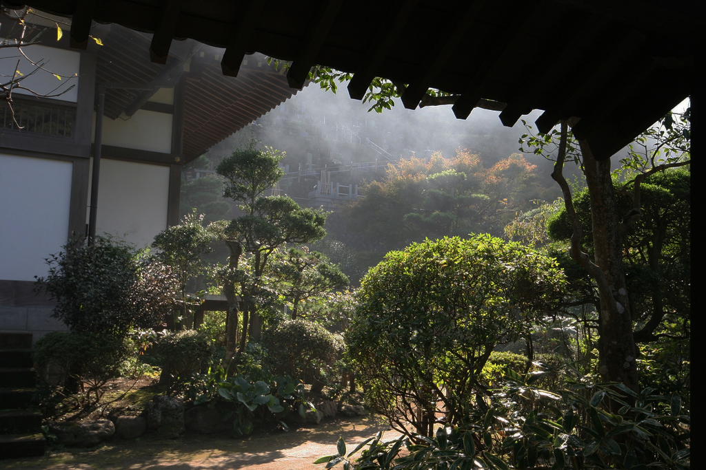 Engakuji Temple Garden (Eifuku-ji) Luke Robinson