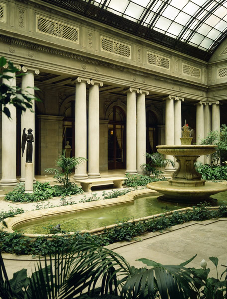 http://www.gardenvisit.com/assets/madge/frick_garden_court/original/frick_garden_court_original.jpg