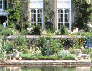Gresgarth hall garden2