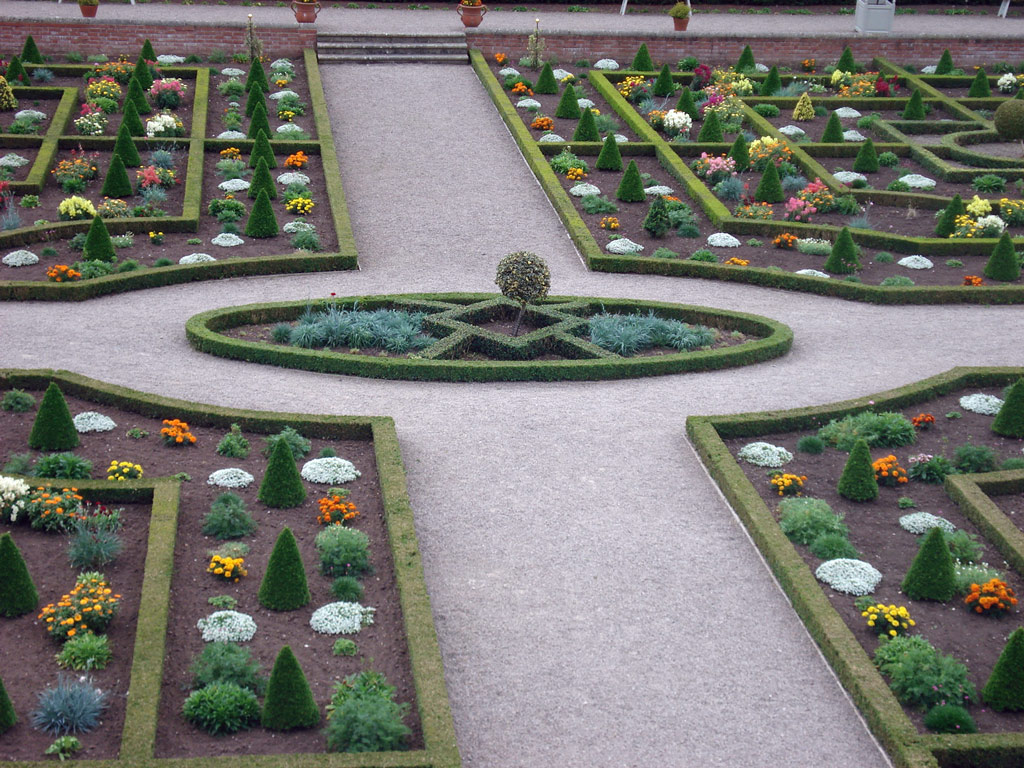 Hanbury Hall Garden, Summer