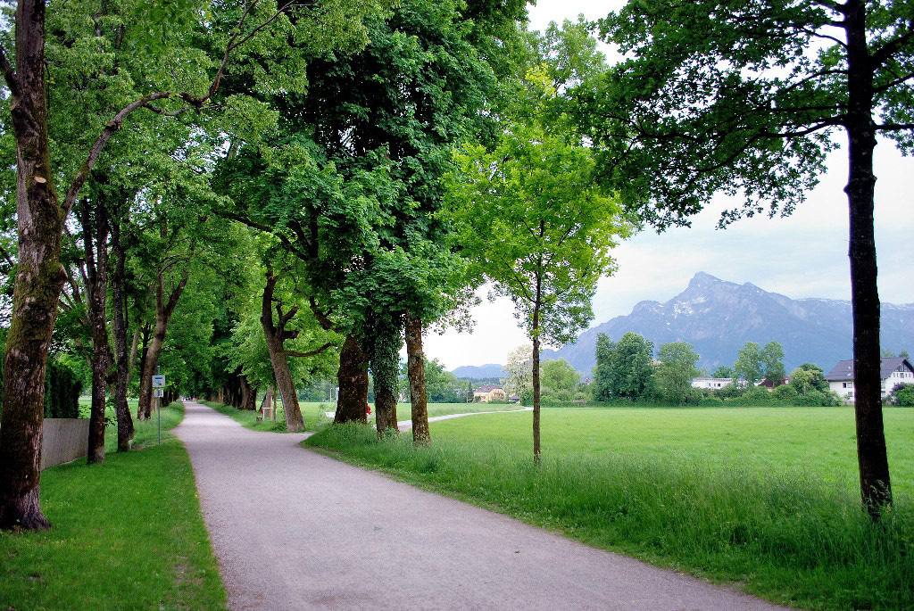 Hellbrunner Allee, Austria