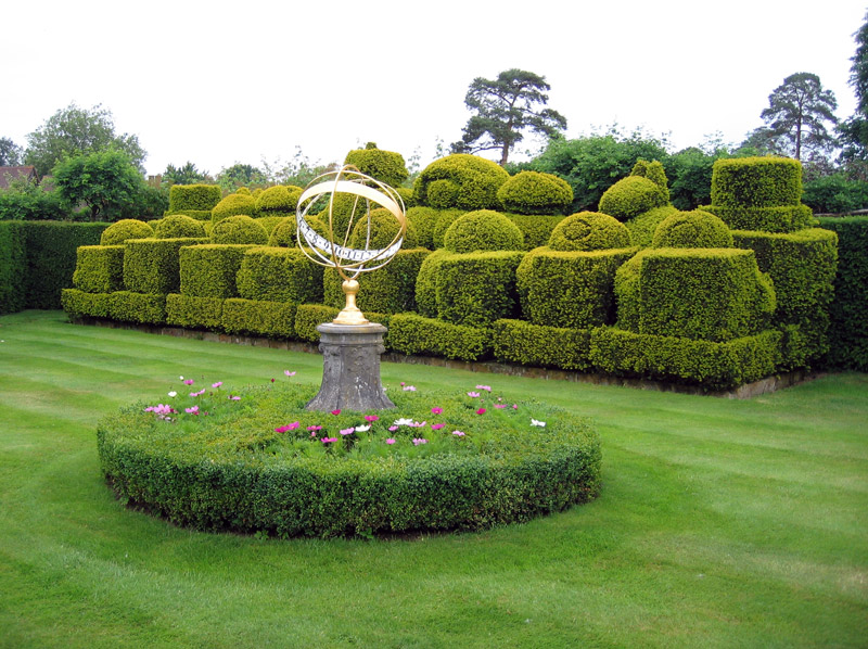 Hever Castle, Chess Garden