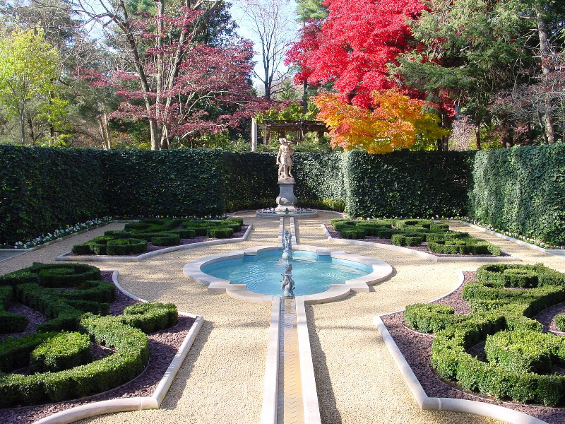 Pool, Hillwood Museum and Gardens