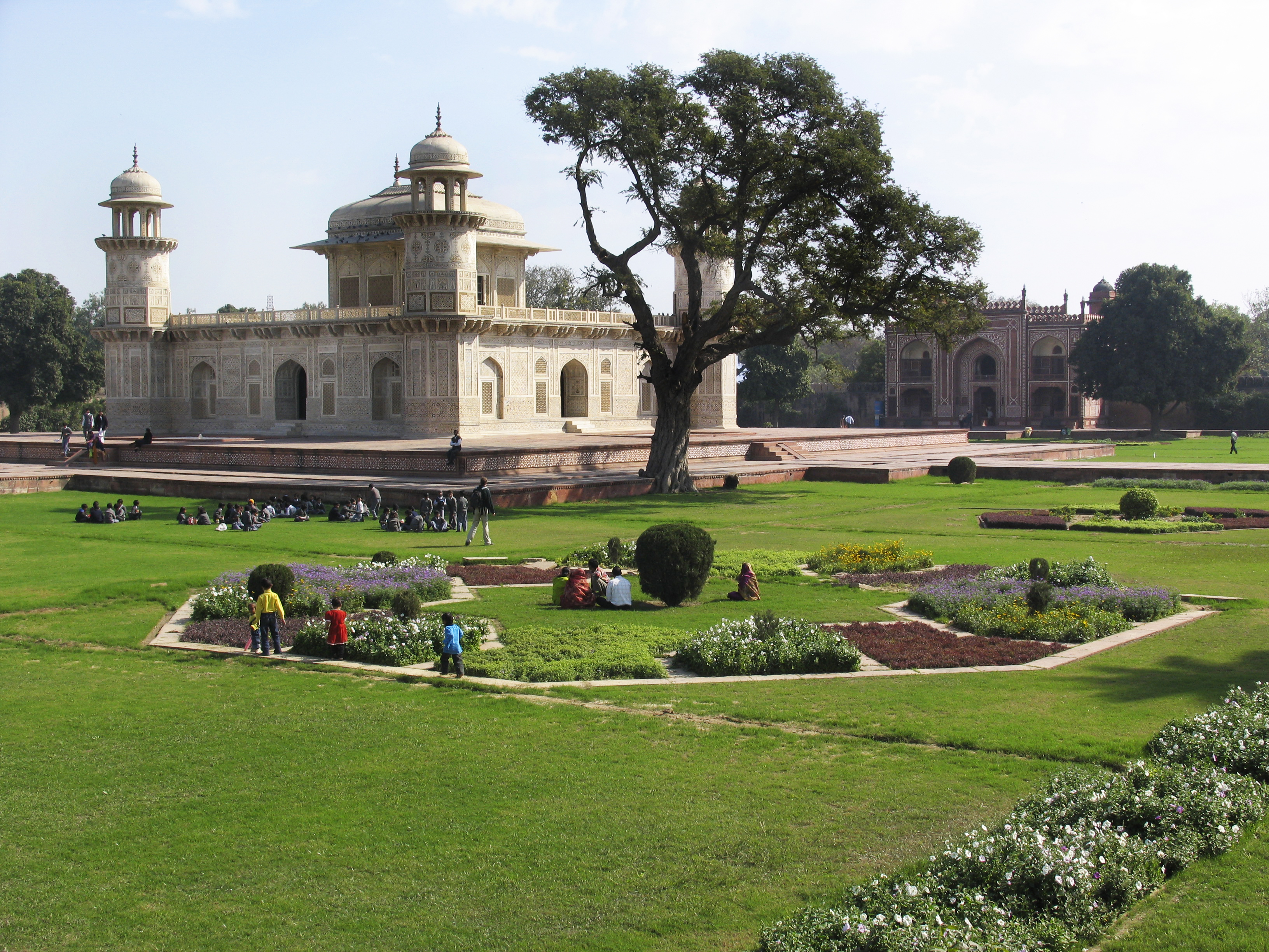 Itmad Ud Daula Tomb Garden Gardenvisit.com