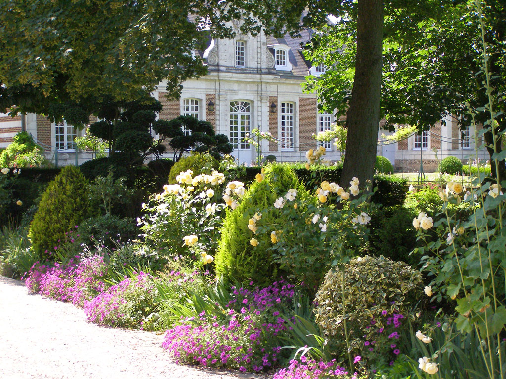 Jardins de Maizicourt, Summer