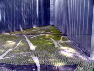Jewish museum garden2