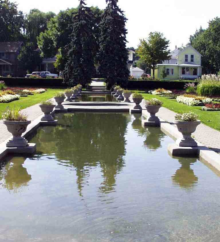 Lakeside Rose Gardens, Indiana